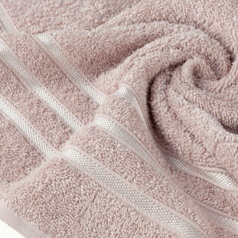Komplet ręczników 2 szt Loca pudrowy różowy upominkowy frotte 480g/m2 Eurofirany Komplet ręczników 2 szt Loca pudrowy różowy upominkowy frotte 480g/m2 Eurofirany
