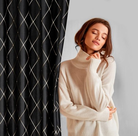 Zasłona 140x250 Margo czarna welurowa gotowa na przelotkach Pierre Cardin Zasłona 140x250 Margo czarna welurowa gotowa na przelotkach Pierre Cardin
