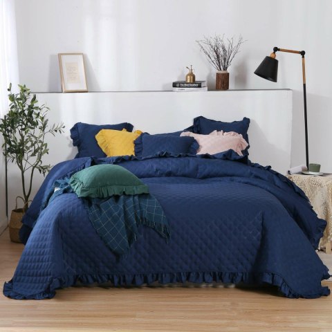 Narzuta z falbanką 140x200 Ruffy granatowa falbanka romby glamour dekoracyjna I2 Narzuta z falbanką 140x200 Ruffy granatowa falbanka romby glamour dekoracyjna I2