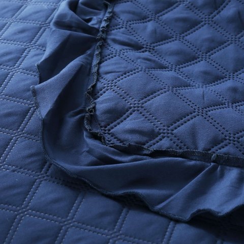 Narzuta z falbanką 140x200 Ruffy granatowa falbanka romby glamour dekoracyjna I2 Narzuta z falbanką 140x200 Ruffy granatowa falbanka romby glamour dekoracyjna I2
