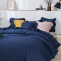 Narzuta z falbanką 140x200 Ruffy granatowa falbanka romby glamour dekoracyjna I2 Narzuta z falbanką 140x200 Ruffy granatowa falbanka romby glamour dekoracyjna I2