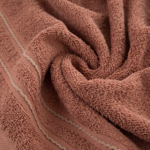 Ręcznik Emina 30x50 ceglasty zdobiony stebnowaną bordiurą 500 g/m2 Eurofirany Ręcznik Emina 30x50 ceglasty zdobiony stebnowaną bordiurą 500 g/m2 Eurofirany