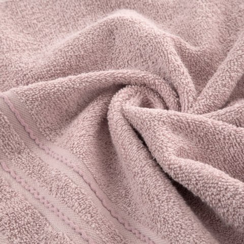 Ręcznik Emina 70x140 pudrowy zdobiony stebnowaną bordiurą 500 g/m2 Eurofirany Ręcznik Emina 70x140 pudrowy zdobiony stebnowaną bordiurą 500 g/m2 Eurofirany