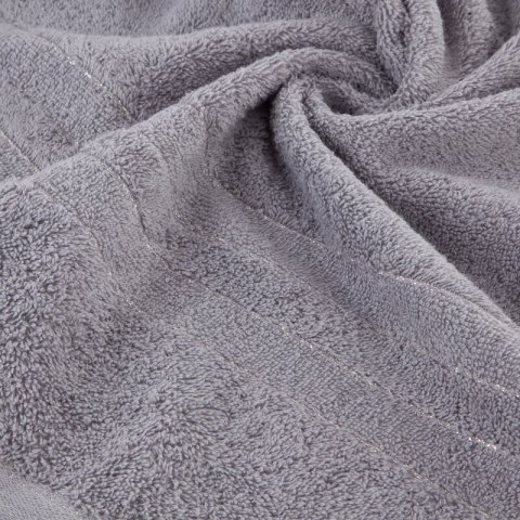 Ręcznik Gala 70x140 srebrny zdobiony błyszczącą nicią 500 g/m2 Eurofirany Ręcznik Gala 70x140 srebrny zdobiony błyszczącą nicią 500 g/m2 Eurofirany