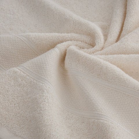 Ręcznik Liana 30x50 kremowy z błyszczącą nicią 500 g/m2 Eurofirany Ręcznik Liana 30x50 kremowy z błyszczącą nicią 500 g/m2 Eurofirany