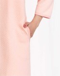 Szlafrok damski 214 XL morelowy podomka na suwak z kieszeniami z wytłaczanym wzorem bawełniany rękaw 7/8 Szlafrok damski 214 XL morelowy podomka na suwak z kieszeniami z wytłaczanym wzorem bawełniany rękaw 7/8