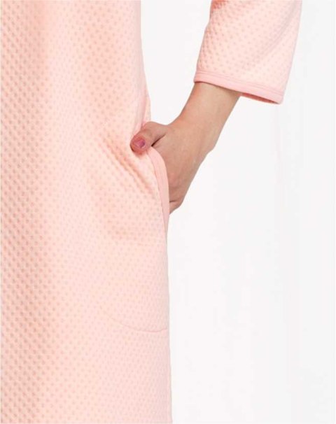 Szlafrok damski 214 XL morelowy podomka na suwak z kieszeniami z wytłaczanym wzorem bawełniany rękaw 7/8 Szlafrok damski 214 XL morelowy podomka na suwak z kieszeniami z wytłaczanym wzorem bawełniany rękaw 7/8