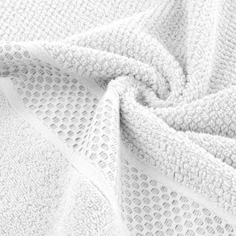 Ręcznik Danny 70x140 biały z wytłaczaną bordiurą i błyszczącą nicią 500 g/m2 Eurofirany Ręcznik Danny 70x140 biały z wytłaczaną bordiurą i błyszczącą nicią 500 g/m2 Eurofirany