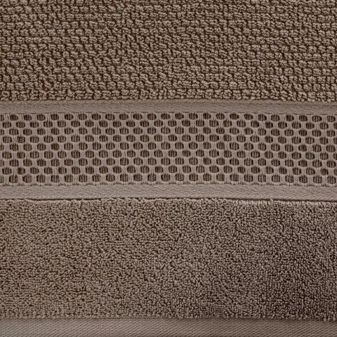 Ręcznik Danny 70x140 brązowy z wytłaczaną bordiurą i błyszczącą nicią 500 g/m2 Eurofirany Ręcznik Danny 70x140 brązowy z wytłaczaną bordiurą i błyszczącą nicią 500 g/m2 Eurofirany