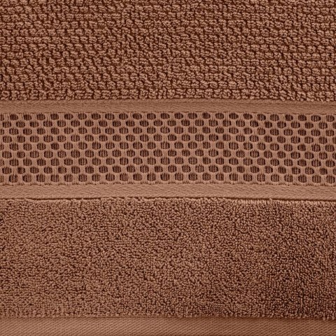 Ręcznik Danny 70x140 ceglasty z wytłaczaną bordiurą i błyszczącą nicią 500 g/m2 Eurofirany Ręcznik Danny 70x140 ceglasty z wytłaczaną bordiurą i błyszczącą nicią 500 g/m2 Eurofirany