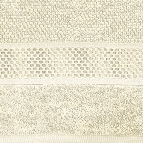 Ręcznik Danny 70x140 kremowy z wytłaczaną bordiurą i błyszczącą nicią 500 g/m2 Eurofirany Ręcznik Danny 70x140 kremowy z wytłaczaną bordiurą i błyszczącą nicią 500 g/m2 Eurofirany