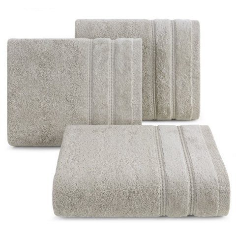 Ręcznik Glory 4 30x50 beżowy z welurową bordiurą i błyszczącą nicią 500 g/m2 Eurofirany Ręcznik Glory 4 30x50 beżowy z welurową bordiurą i błyszczącą nicią 500 g/m2 Eurofirany