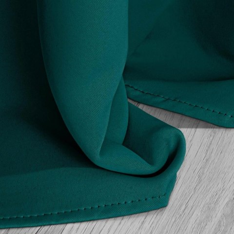 Zasłona zaciemniająca 140x250 turkusowa ciemna gotowa na taśmie Hold Blackout Zasłona zaciemniająca 140x250 turkusowa ciemna gotowa na taśmie Hold Blackout