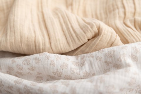 Kocyk 75x100 Muslin Designe beżowy biały w różyczki BabyMatex Kocyk 75x100 Muslin Designe beżowy biały w różyczki BabyMatex