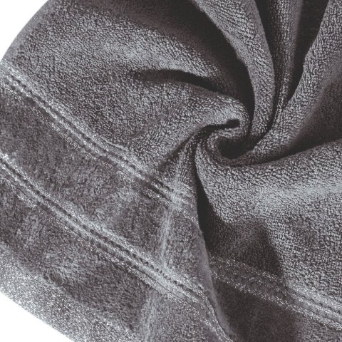 Ręcznik Glory 1 70x140 stalowy z welurową bordiurą i błyszczącą nicią 500g/m2 Eurofirany Ręcznik Glory 1 70x140 stalowy z welurową bordiurą i błyszczącą nicią 500g/m2 Eurofirany