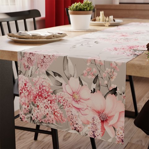 Obrus bieżnik wodoodporny 38x140 Azalea obszyty listwą szary kwiaty P00225/KSP/L01/038140/1 Obrus bieżnik wodoodporny 38x140 Azalea obszyty listwą szary kwiaty P00225/KSP/L01/038140/1