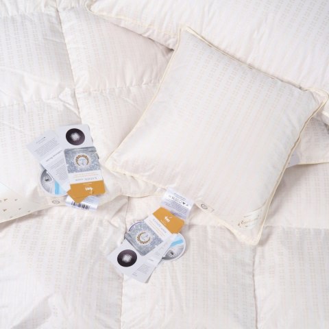 Poduszka puchowa 90% 50x70 Silver trzykomorowa 600g + 100g srebrzysta kremowa AMZ Poduszka puchowa 90% 50x70 Silver trzykomorowa 600g + 100g srebrzysta kremowa AMZ