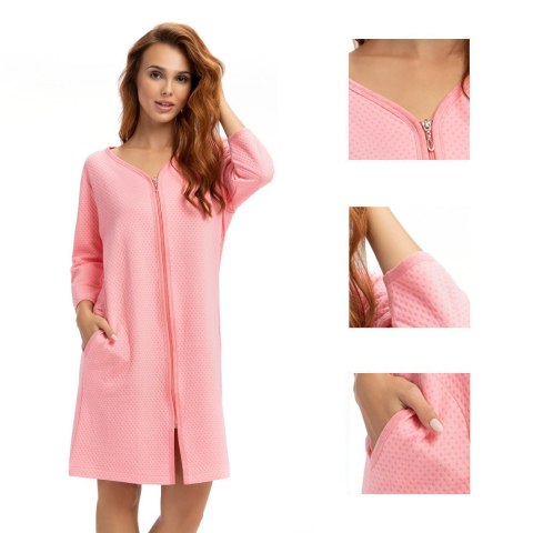 Szlafrok damski 214 4XL koralowy podomka na suwak z kieszeniami z wytłaczanym wzorem bawełniany rękaw 7/8 Szlafrok damski 214 4XL koralowy podomka na suwak z kieszeniami z wytłaczanym wzorem bawełniany rękaw 7/8