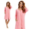 Szlafrok damski 214 4XL koralowy podomka na suwak z kieszeniami z wytłaczanym wzorem bawełniany rękaw 7/8 Szlafrok damski 214 4XL koralowy podomka na suwak z kieszeniami z wytłaczanym wzorem bawełniany rękaw 7/8