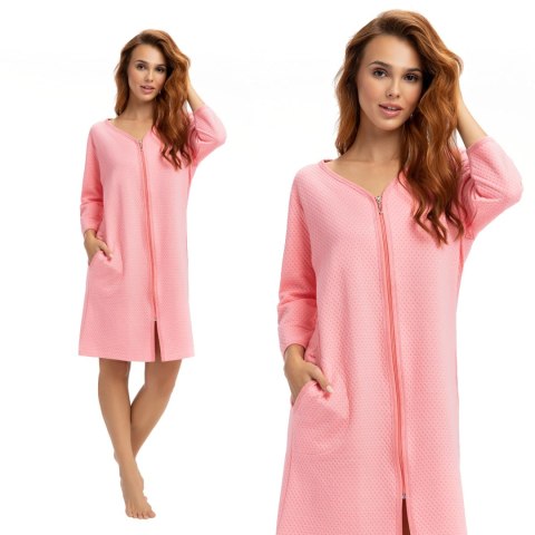 Szlafrok damski 214 4XL koralowy podomka na suwak z kieszeniami z wytłaczanym wzorem bawełniany rękaw 7/8 Szlafrok damski 214 4XL koralowy podomka na suwak z kieszeniami z wytłaczanym wzorem bawełniany rękaw 7/8