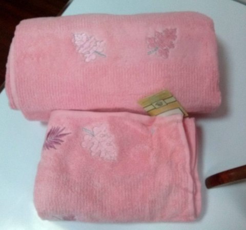 Szlafrok Mesze rozmiar L/XL plus kpl ręczników 2 szt. Róż NISKA CENA Szlafrok Mesze rozmiar L/XL plus kpl ręczników 2 szt. Róż NISKA CENA