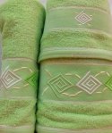 Szlafrok Valentini Biały rozmiar XL plus kpl ręczników 3 szt. Zielony Szlafrok Valentini Biały rozmiar XL plus kpl ręczników 3 szt. Zielony