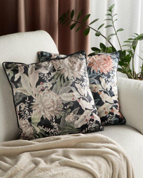 Poszewka dekoracyjna 45x45 Velvet 114 czarna beżowa ze wzorem kwiatowym welurowa Eurofirany Poszewka dekoracyjna 45x45 Velvet 114 czarna beżowa ze wzorem kwiatowym welurowa Eurofirany
