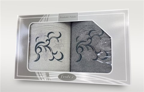Komplet ręczników w pudełku 2 szt 70x140 Gift biały popielaty wzór 3 Frotex Komplet ręczników w pudełku 2 szt 70x140 Gift biały popielaty wzór 3 Frotex