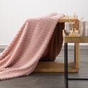 Koc narzuta z mikrofibry na fotel 70x160 różowy miękki Lisa z wytłaczanym wzorem pasów D91 Koc narzuta z mikrofibry na fotel 70x160 różowy miękki Lisa z wytłaczanym wzorem pasów D91