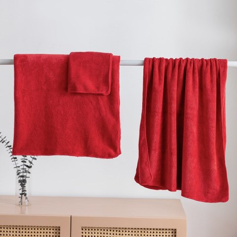 Ręcznik szybkoschnący 80x180 Active czerwony z mikrofibry 380g/m2 Ręcznik szybkoschnący 80x180 Active czerwony z mikrofibry 380g/m2