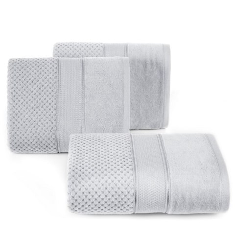 Ręcznik Jessi 90x150 srebrny 500g/m2 z fakturą wytłaczanej krateczki i welurową bordiurą frotte Eurofirany Ręcznik Jessi 90x150 srebrny 500g/m2 z fakturą wytłaczanej krateczki i welurową bordiurą frotte Eurofirany