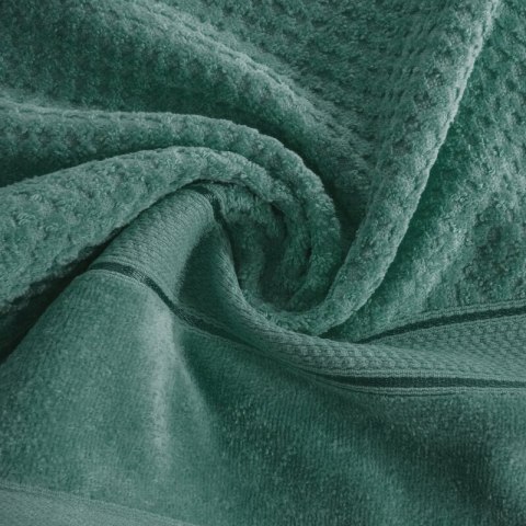 Ręcznik Jessi 90x150 zielony ciemny frotte 500g/m2 z fakturą wytłaczanej krateczki i welurową bordiurą Eurofirany Ręcznik Jessi 90x150 zielony ciemny frotte 500g/m2 z fakturą wytłaczanej krateczki i welurową bordiurą Eurofirany