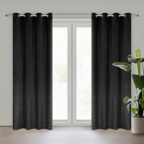 Zasłona gotowa Ariadna 140x250 czarna welurowa zdobiona diamencikami na przelotkach Eurofirany Zasłona gotowa Ariadna 140x250 czarna welurowa zdobiona diamencikami na przelotkach Eurofirany