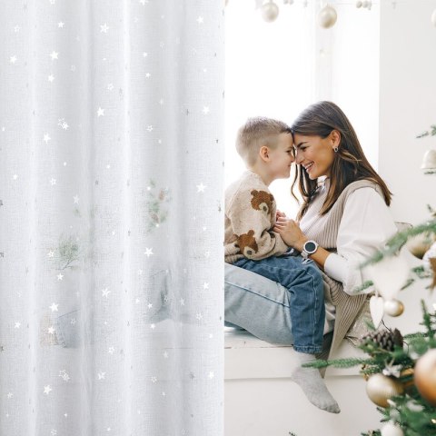 Firana 140x250 Star świąteczna biała srebrna gwiazdki z błyszczącym nadrukiem gotowa na przelotkach Eurofirany Firana 140x250 Star świąteczna biała srebrna gwiazdki z błyszczącym nadrukiem gotowa na przelotkach Eurofirany
