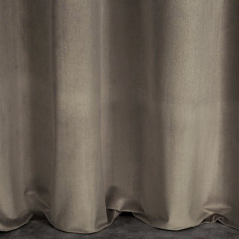 Zasłona 140x250 Melanie welurowa brązowa gotowa na przelotkach Eurofirany Zasłona 140x250 Melanie welurowa brązowa gotowa na przelotkach Eurofirany