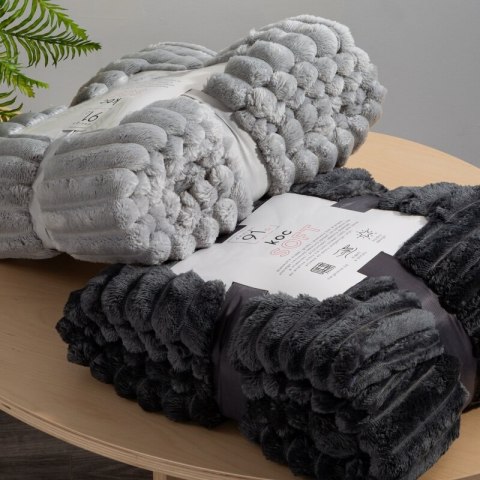 Koc narzuta 170x210 Soft biały z mikrofibry prążki D91 Koc narzuta 170x210 Soft biały z mikrofibry prążki D91