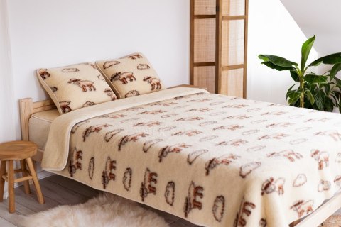 Komplet wełniany merynos - kołdra 135x200 - 1 poduszka 50x60 - prześcieradło wełniane 135x200 - Baranki kremowy brązowy Wyroby r Komplet wełniany merynos - kołdra 135x200 - 1 poduszka 50x60 - prześcieradło wełniane 135x200 - Baranki kremowy brązowy Wyroby r