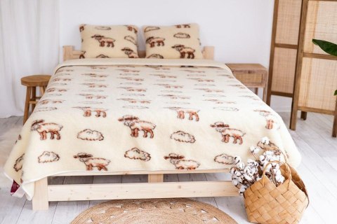 Komplet wełniany merynos - kołdra 200x200 - 2 poduszki 50x60 - prześcieradło wełniane 200x200 - Baranki kremowy brązowy Wyroby r Komplet wełniany merynos - kołdra 200x200 - 2 poduszki 50x60 - prześcieradło wełniane 200x200 - Baranki kremowy brązowy Wyroby r