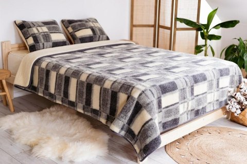 Komplet wełniany merynos - kołdra 200x200 - 2 poduszki 50x60 - prześcieradło wełniane 200x200 - Belar czarny kremowy Wyroby reha Komplet wełniany merynos - kołdra 200x200 - 2 poduszki 50x60 - prześcieradło wełniane 200x200 - Belar czarny kremowy Wyroby reha