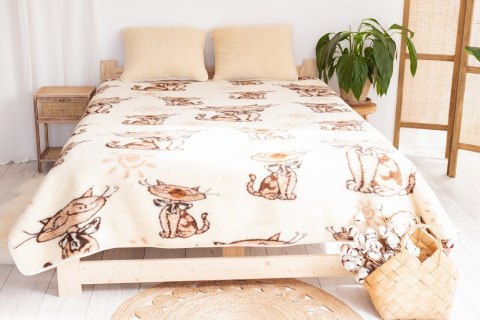 Komplet wełniany merynos - kołdra 220x200 - 2 poduszki 50x60 - prześcieradło wełniane 220x200 - Kotki beżowy brązowy Wyroby reha Komplet wełniany merynos - kołdra 220x200 - 2 poduszki 50x60 - prześcieradło wełniane 220x200 - Kotki beżowy brązowy Wyroby reha