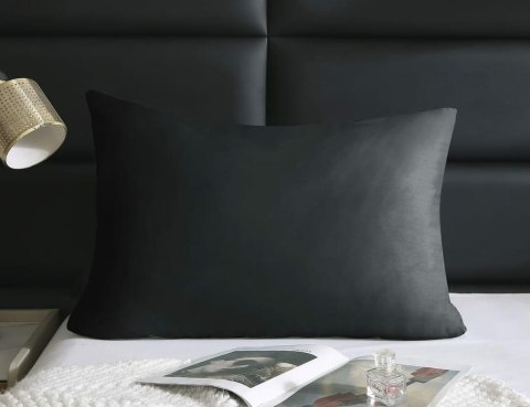 Poszewka satynowa 40x60 czarna jednobarwna I24 Poszewka satynowa 40x60 czarna jednobarwna I24