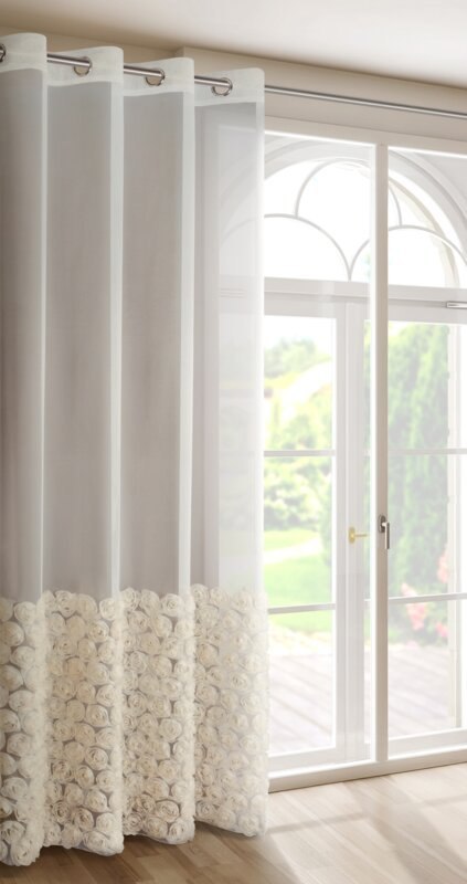 Zasłona 140x250 Roses 2 kremowa z aplikacją w kształcie róż gotowa na przelotkach Eurofirany Zasłona 140x250 Roses 2 kremowa z aplikacją w kształcie róż gotowa na przelotkach Eurofirany