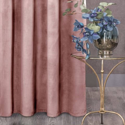 Zasłona gotowa na przelotkach 140x250 różowa ciemna welurowa Rosa Zasłona gotowa na przelotkach 140x250 różowa ciemna welurowa Rosa