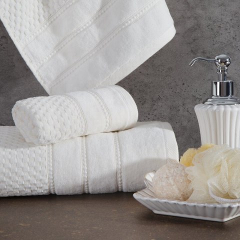 Ręcznik Adore 50x90 czerwony o strukturze krateczki 500 g/m2 Eurofirany Ręcznik Adore 50x90 czerwony o strukturze krateczki 500 g/m2 Eurofirany