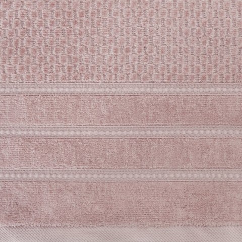 Ręcznik Adore 70x140 różowy ciemna o strukturze krateczki 500 g/m2 Eurofirany Ręcznik Adore 70x140 różowy ciemna o strukturze krateczki 500 g/m2 Eurofirany