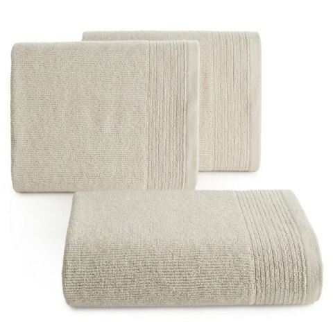Ręcznik Lari 2 30x50 beżowy z ozdobną bordiurą przetykaną błyszczącą nicią 500 g/m2 Eurofirany Ręcznik Lari 2 30x50 beżowy z ozdobną bordiurą przetykaną błyszczącą nicią 500 g/m2 Eurofirany