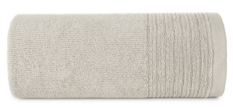 Ręcznik Lari 2 70x140 beżowy z ozdobną bordiurą przetykaną błyszczącą nicią 500 g/m2 Eurofirany Ręcznik Lari 2 70x140 beżowy z ozdobną bordiurą przetykaną błyszczącą nicią 500 g/m2 Eurofirany