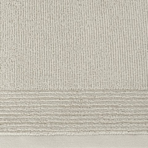 Ręcznik Lari 2 70x140 beżowy z ozdobną bordiurą przetykaną błyszczącą nicią 500 g/m2 Eurofirany Ręcznik Lari 2 70x140 beżowy z ozdobną bordiurą przetykaną błyszczącą nicią 500 g/m2 Eurofirany