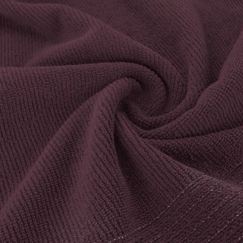 Ręcznik Lari 8 50x90 burgundowy z ozdobną bordiurą przetykaną błyszczącą nicią 500 g/m2 Eurofirany Ręcznik Lari 8 50x90 burgundowy z ozdobną bordiurą przetykaną błyszczącą nicią 500 g/m2 Eurofirany