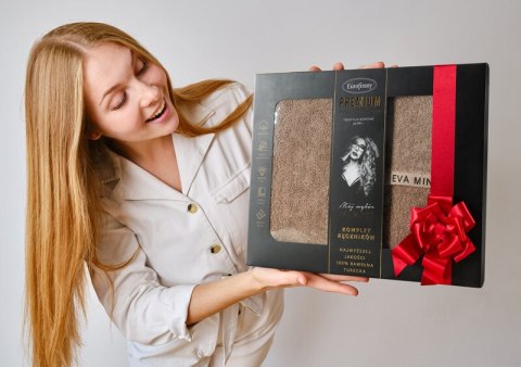 Ręcznik Venus 50x90 ceglasty zdobiony haftem 550 g/m2 Eva Minge Eurofirany Ręcznik Venus 50x90 ceglasty zdobiony haftem 550 g/m2 Eva Minge Eurofirany